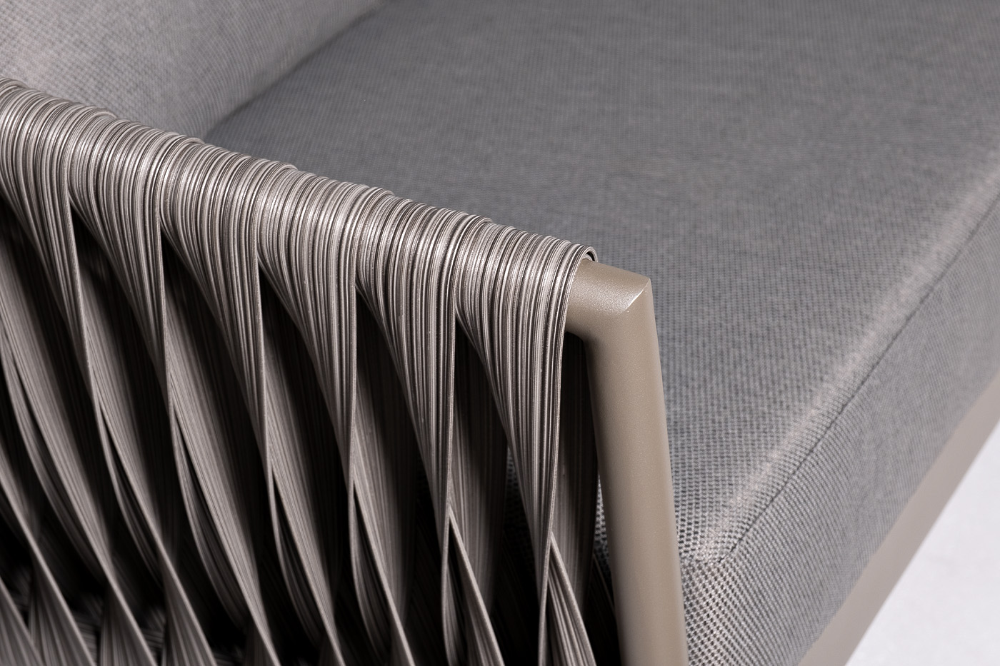 39AR-DIV-3691 SER Диван двухместный "Муза", серый, оплетка "лента"