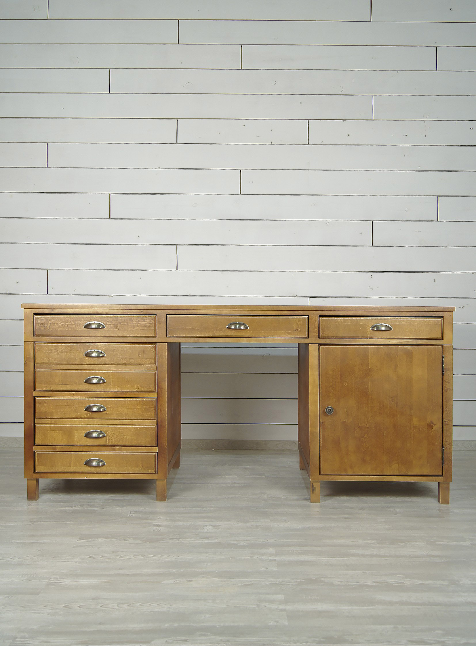 Рабочий стол с дверкой "Gouache"