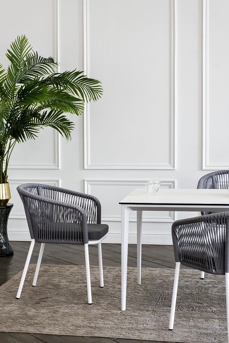 "Малакио" обеденная группа на 4 персоны со стульями "Марцелло", каркас белый, роуп светло-серый