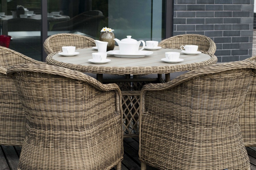 "Равенс" плетеное кресло из искусственного ротанга, цвет соломенный с серой подушкой